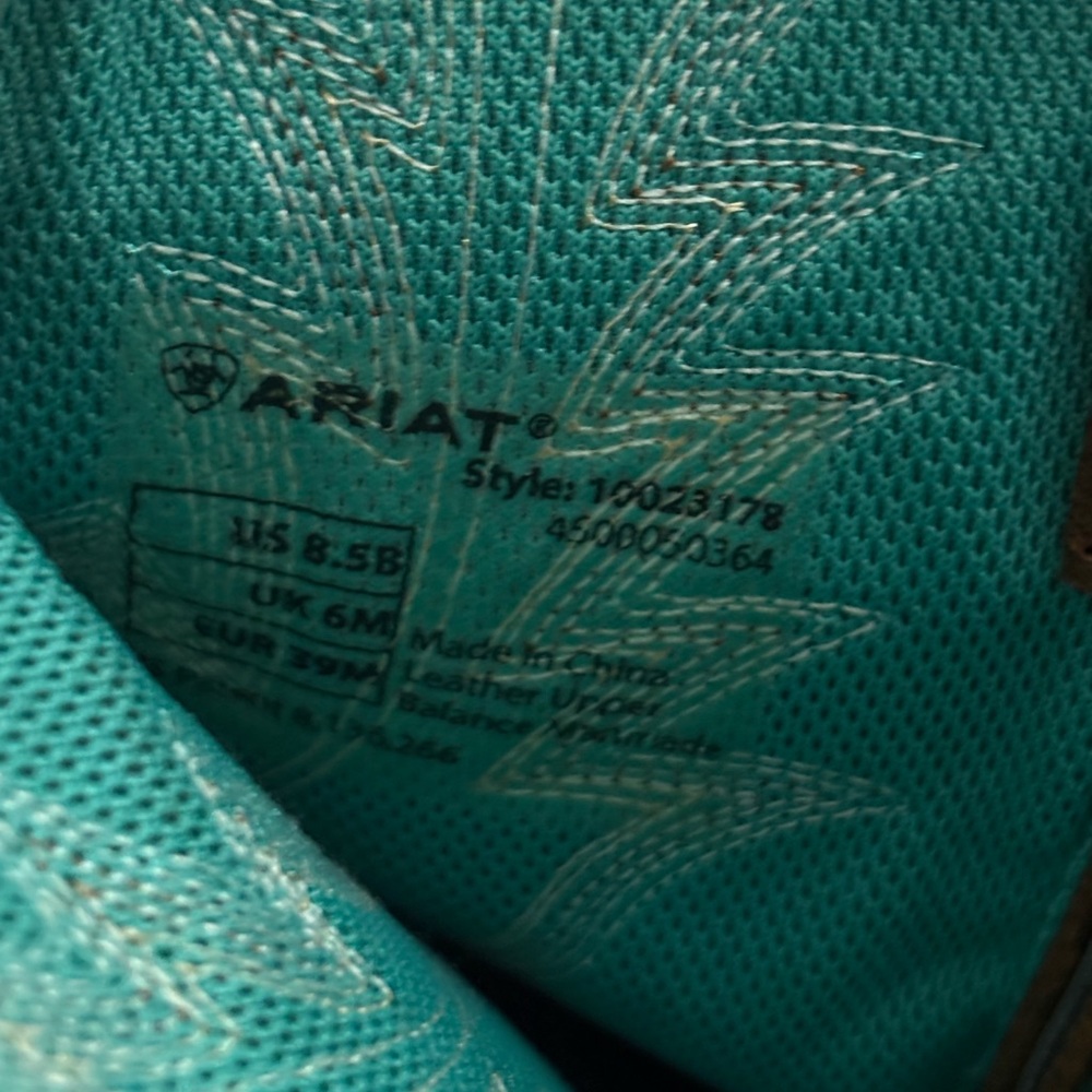 Ariat Round Toe Boots - Picture 5 of 6